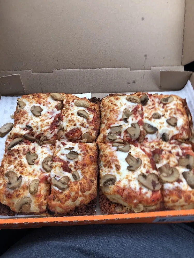 Deep Dish Mushroom Pizza